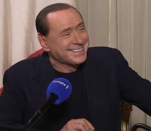 Silvio Berlusconi durante la intervista concessa alla radio francese Europe 1